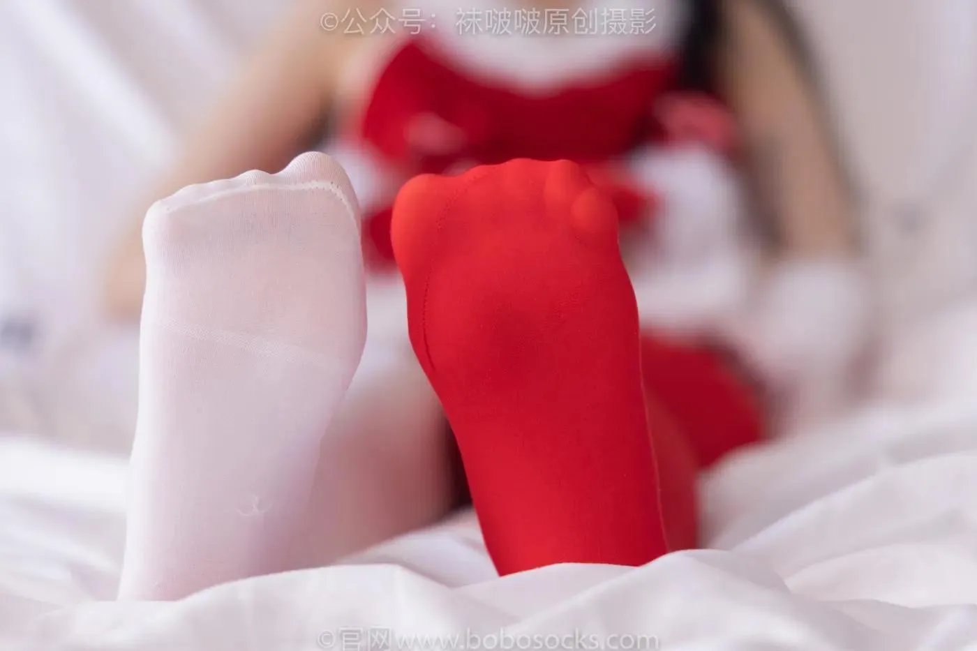 [BoBoSocks袜啵啵]NO.152 稚予-圣诞服、帆布鞋、厚白丝、厚红丝 [135P]插图8